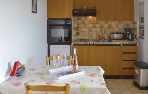 Gorgeous Apartment In Clohars Carnoet With Kitchenette Condo in Clohars-Carnoët