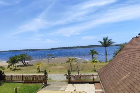 Deslumbrante Casa Frente Lagoa House in Balneário Barra do Sul