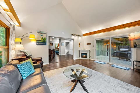 Living room, Dining area, Mountain view, fireplace