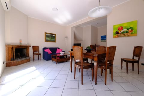 Living room, Seating area, Dining area, air conditioner