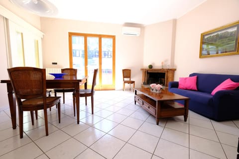 Living room, Seating area, Dining area, air conditioner