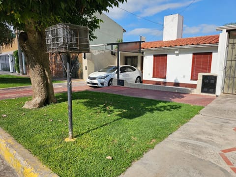 Property building, Day, Neighbourhood, Street view, Location, Parking