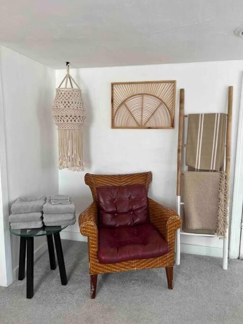 Bright Boho Apt in 18th c Berkshire Farmhouse Apartment in Lanesborough