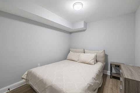 Modern LUX 3BR Updated Townhome w/ Parking Maison in District of Columbia