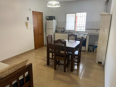 Kitchen or kitchenette, Seating area, Dining area, minibar, pet friendly