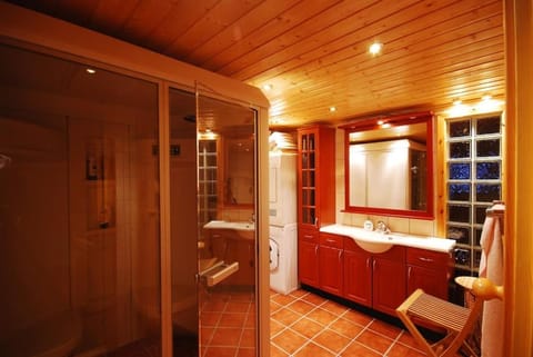 Rorbu Suite with sauna and steam. Henningsvær Apartment in Lofoten