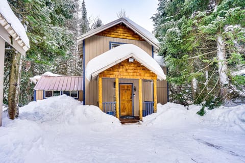 Solitude Mountain Cabin Creek-Side View and Hot Tub House in Wasatch County