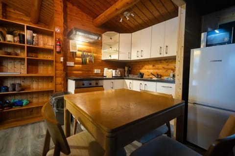 Luxury Log Cabin Hideaway in Rural Snowdonia by Seren Short Stays House in Trawsfynydd