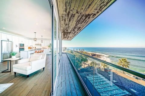 Panoramic Ocean Vistas With Hot Tub and Firepit House in La Jolla