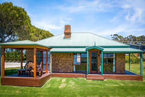 Apollo Bay Cottages- Sugarloaf House in Apollo Bay