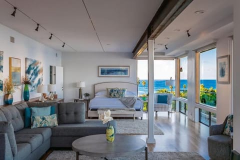 Oceanfront Studio in Heart of La Jolla Cove House in La Jolla