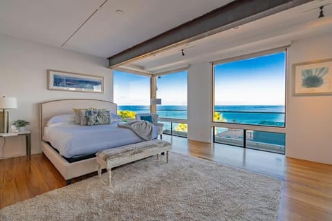 Oceanfront Studio in Heart of La Jolla Cove House in La Jolla