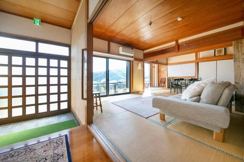 湯河原「ゲストハウス城堀の家」 Apartment in Kanagawa Prefecture