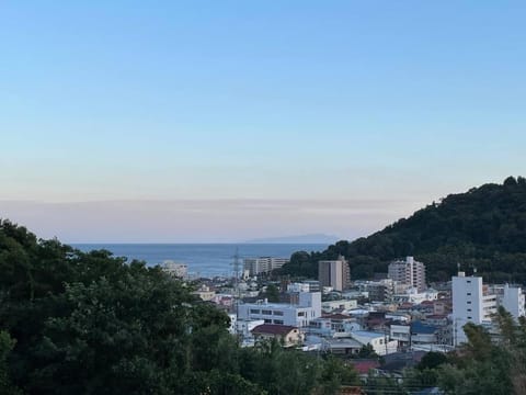 湯河原「ゲストハウス城堀の家」 Apartment in Kanagawa Prefecture