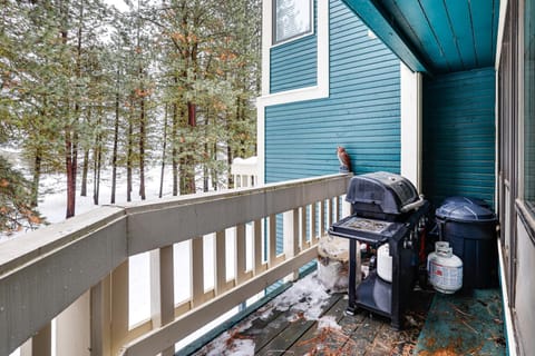 Meadow Creek Golf Resort Condo Skiing and Lake Life Apartment in Salmon River