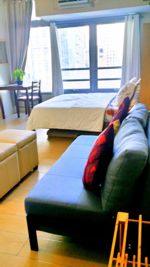 Bed, Living room, Photo of the whole room, Seating area