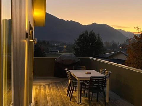 Allenby Mt Iron Edge 2 Bedroom Upstairs House in Wanaka