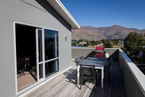 Allenby Mt Iron Edge 2 Bedroom Upstairs House in Wanaka