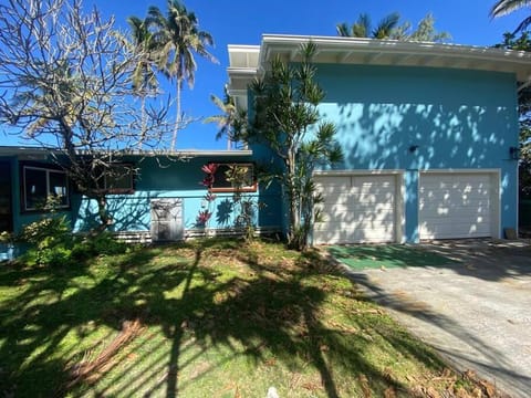 Tranquil Beachfront Duplex-type Private House! Condominio in Punaluu