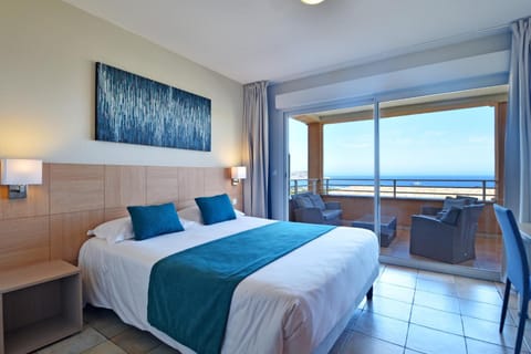 Bed, Photo of the whole room, Sea view