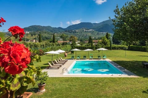 Villa al Falchetto by VacaVilla Chalet in Capannori