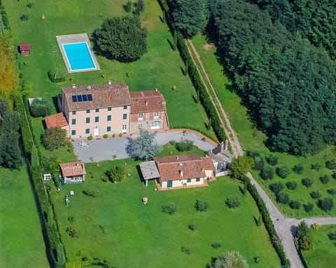 Villa al Falchetto by VacaVilla Moradia in Capannori