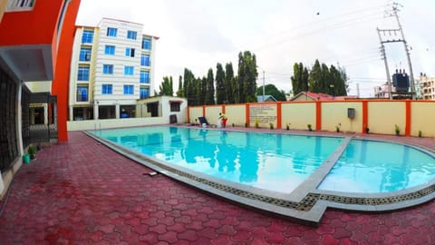 Property building, Day, Pool view, Swimming pool, sunbed