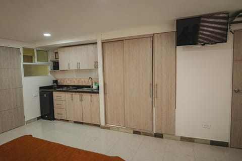 Kitchen or kitchenette, pet friendly, stove, wardrobe