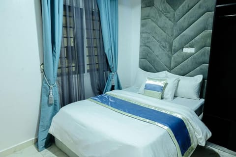 Luxury 4-Beds Apart Abuja-24Hrs/Elect/WIFI/Securi Apartment in Abuja