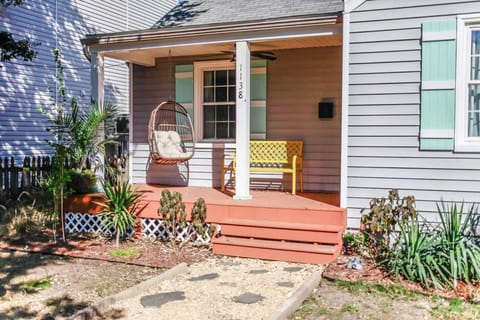 Sojourn Coastal Cottage 3 BR House in Norfolk