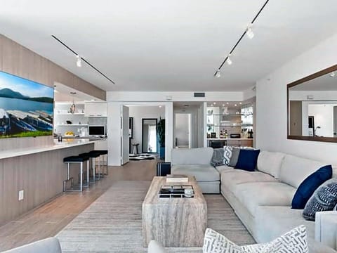 Ocean View Santa Monica Three-Bedroom Apartment Eigentumswohnung in Pacific Palisades