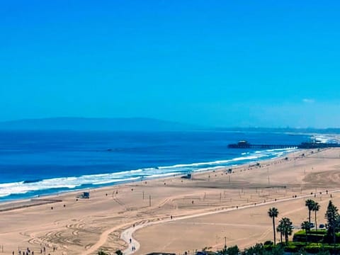 Ocean View Santa Monica Three-Bedroom Apartment Condo in Pacific Palisades