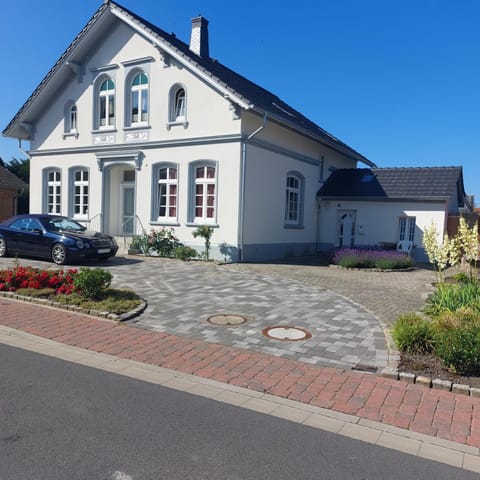 Property building, Day, Neighbourhood, Street view