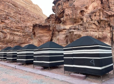 Celestial Camp Wadi Rum Terrain de camping /
station de camping-car in South District