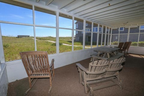 Clipper - Oceanfront Outer Banks Home with Private Pool - 5BR/3.5BA Maison in Southern Shores