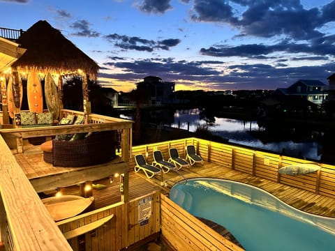 Patio, Natural landscape, Hot Tub, View (from property/room), Balcony/Terrace, Pool view, River view, Swimming pool, Sunset, sunbed