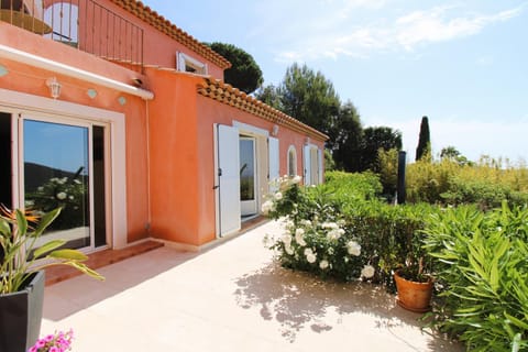 BELLE VUE Villa climatisée pour 8 personnes avec piscine chauffée et vue mer panoramique à La Londe-les-Maures Villa in La Londe-les-Maures