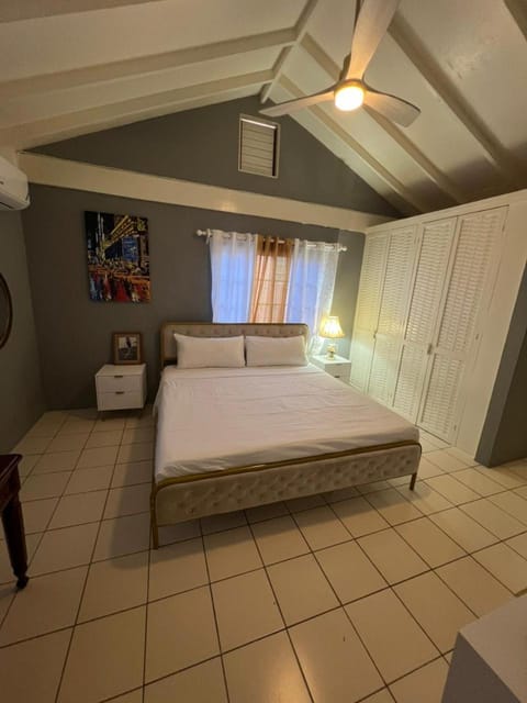 Bed, Photo of the whole room, Bedroom, air conditioner