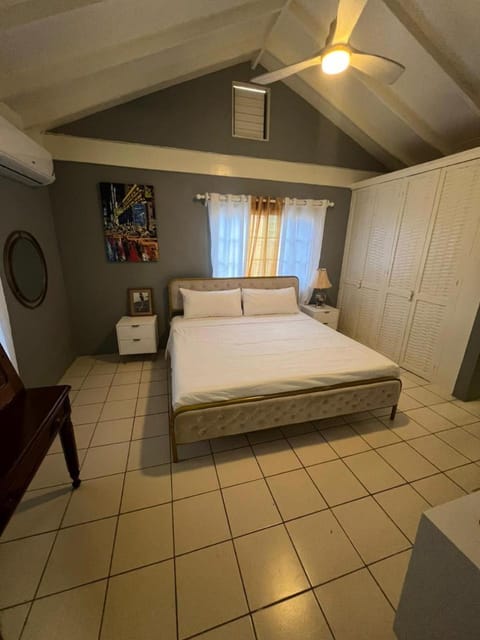 Bed, Photo of the whole room, Bedroom, air conditioner