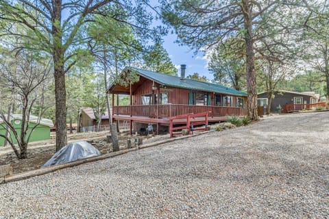 Double D Cabin with Deck, 4 Mi to Grindstone Lake! House in Ruidoso