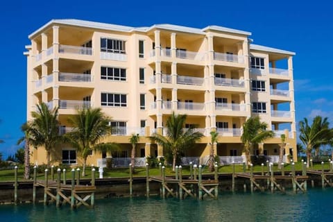 Gated waterfront condo with boat dock and view Condo in Freeport