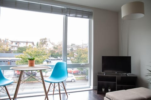 Capitol Hill Modern Studio with Free Parking! Condo in Capitol Hill