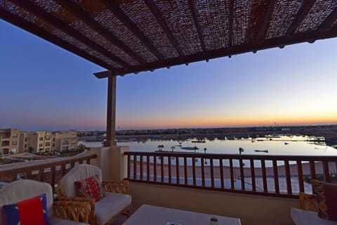 Patio, View (from property/room), Balcony/Terrace, Lake view, Sunrise