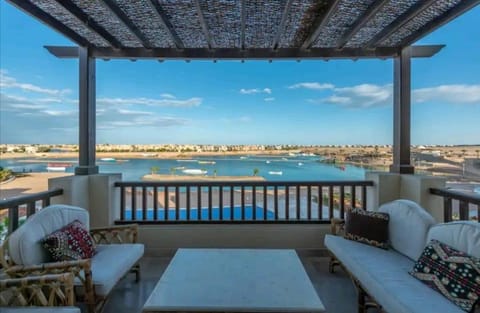 Balcony/Terrace, Balcony/Terrace, Lake view