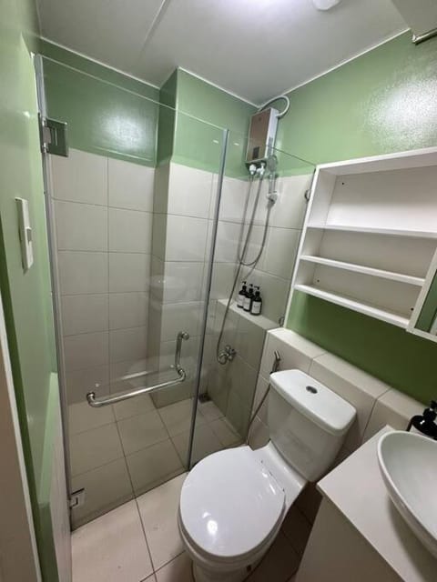 Affordable 2br w Netflix Disney+ Apartment in Pasig