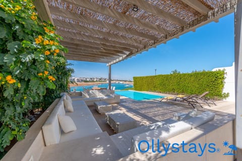 Patio, Day, View (from property/room), Balcony/Terrace, Pool view, Swimming pool, sunbed