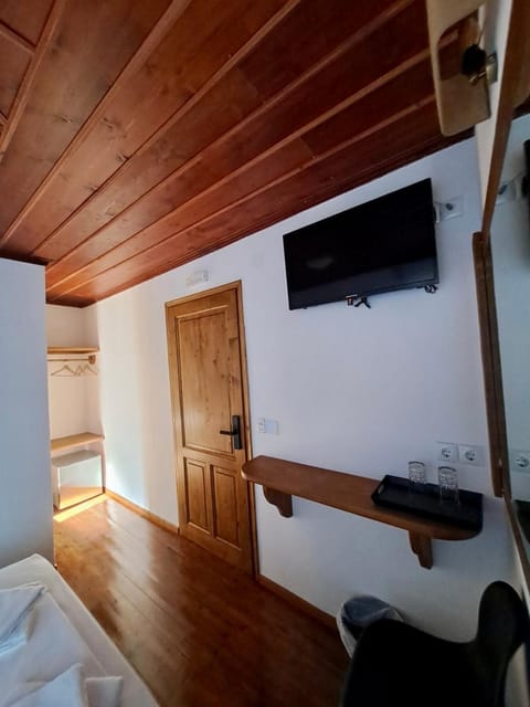 TV and multimedia, Photo of the whole room, Bedroom