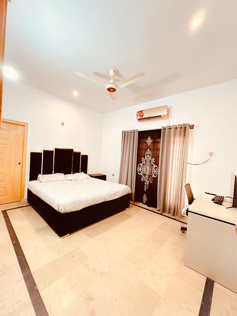 QueensLand villa near Islamabad airport & motorway House in Islamabad