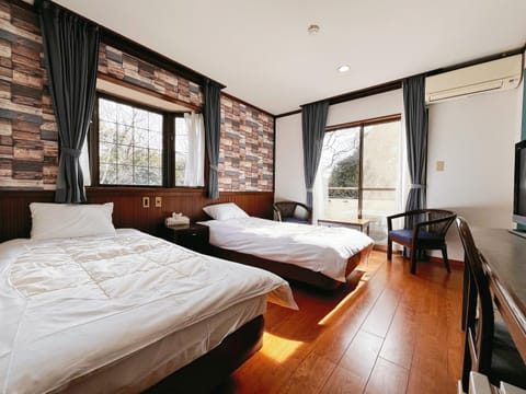 Bed, Photo of the whole room, Bedroom, air conditioner