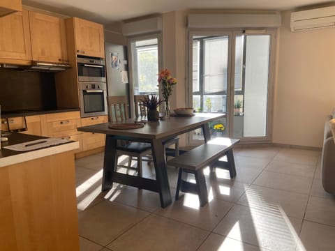 2BHK Entire Apartment fully equipped 84m2 Apartment in Villeurbanne